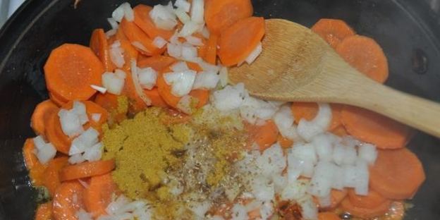 морковно-сливочный суп-пюре с карри и ананасами