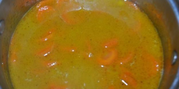 морковно-сливочный суп-пюре с карри и ананасами