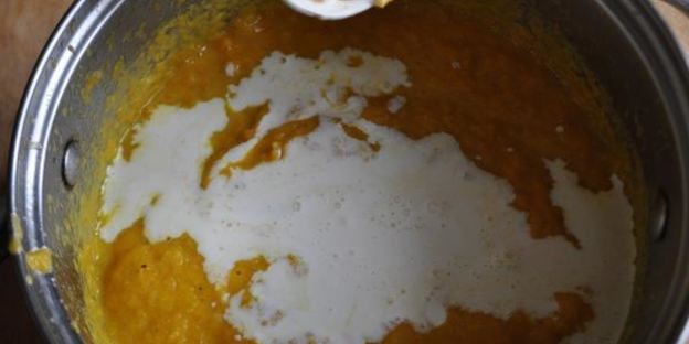 морковно-сливочный суп-пюре с карри и ананасами
