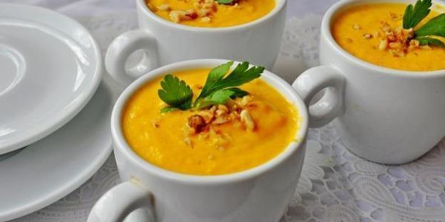 морковно-сливочный суп-пюре с карри и ананасами