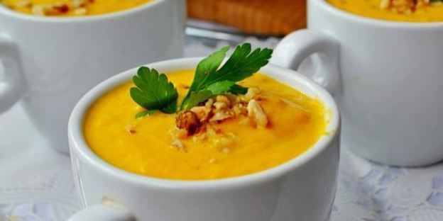 морковно-сливочный суп-пюре с карри и ананасами