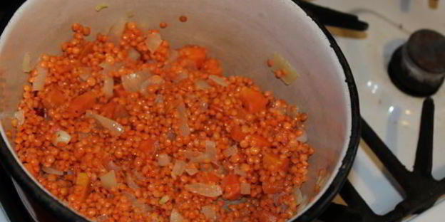 пикантный суп-пюре из красной чечевицы