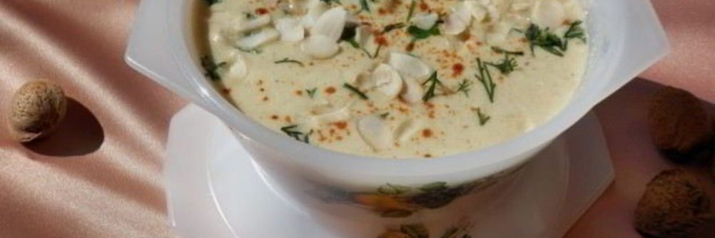 Пряный суп-пюре с цветной капустой и миндалем