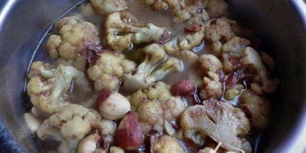 пряный суп-пюре с цветной капустой и миндалем