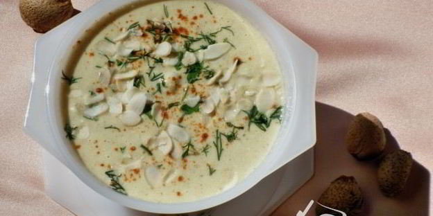 пряный суп-пюре с цветной капустой и миндалем