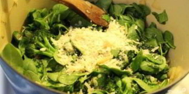 суп-пюре из брокколи со шпинатом