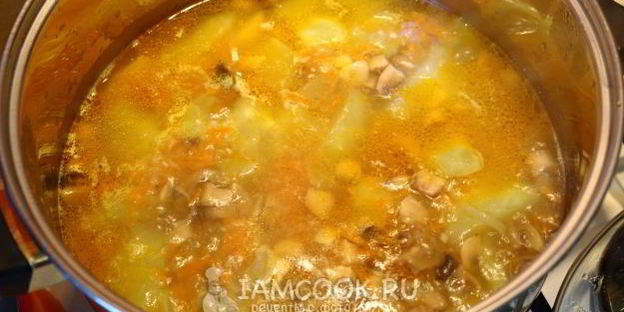 суп-пюре из грибов и патиссонов