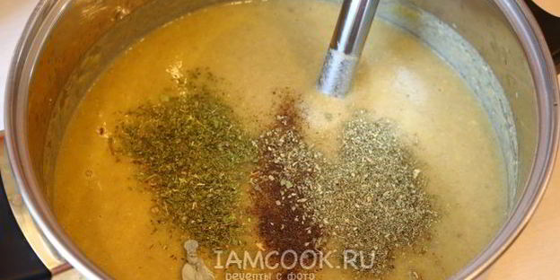 суп-пюре из грибов и патиссонов