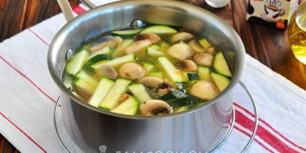 суп-пюре из кабачков со сливками