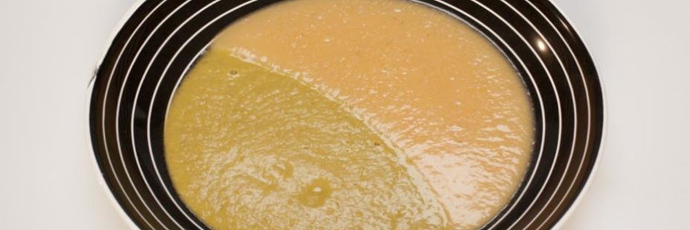 Суп-пюре из копченой курицы с чечевицей и зеленым горошком