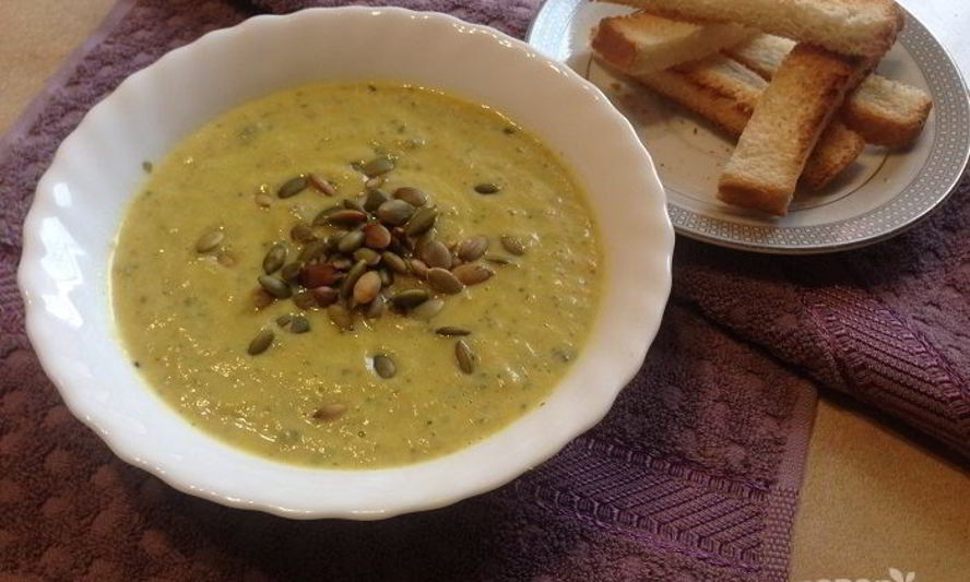 Рецепт супа-пюре из цукини с тыквенными семечками