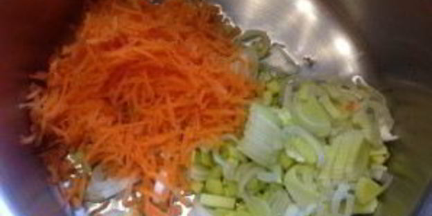 суп-пюре из цукини с тыквенными семечками