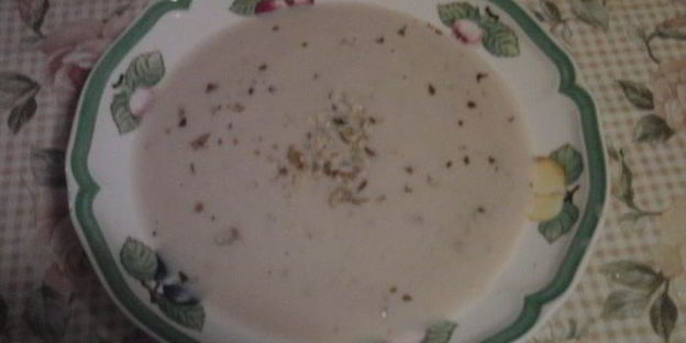 суп-пюре из цветной капусты с грецкими орехами