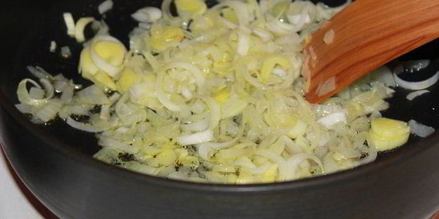 суп-пюре из тыквы с гренками