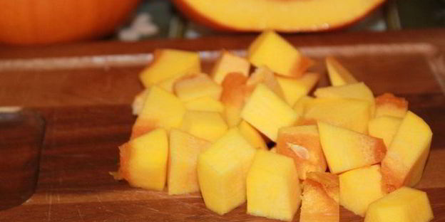 суп-пюре из тыквы с гренками