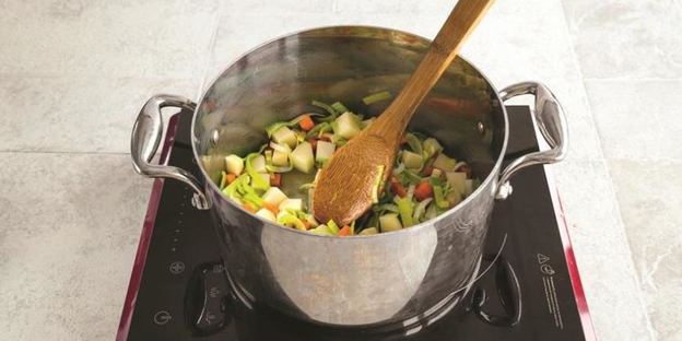 суп-пюре с кнелями из лосося