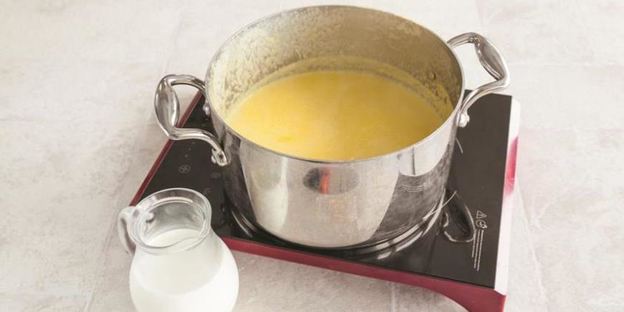 суп-пюре с кнелями из лосося