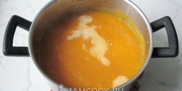 суп-пюре с тыквой и сухариками