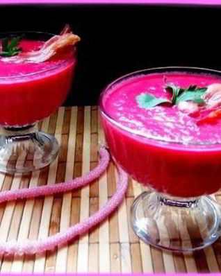 Свекольный суп-пюре с яблоками и беконом