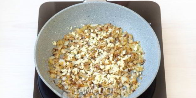 томатный суп-пюре с базиликом