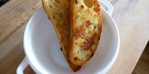 тыквенный суп-пюре с чесночными гренками