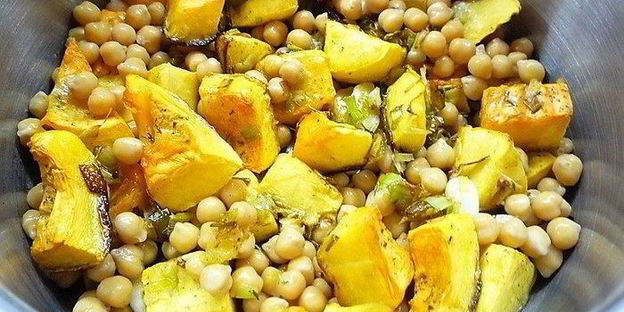 тыквенный суп-пюре с нутом и креветками