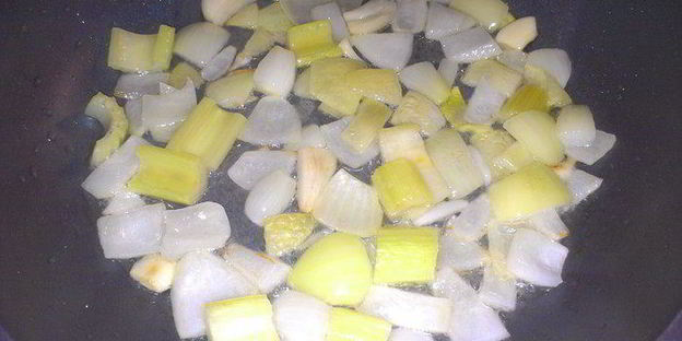 тыквенный суп-пюре солнышко на блюде