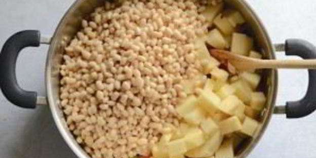 суп с белой фасолью и беконом