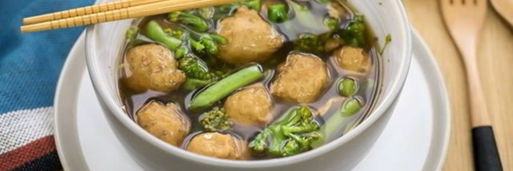 Суп с фрикадельками и спаржей