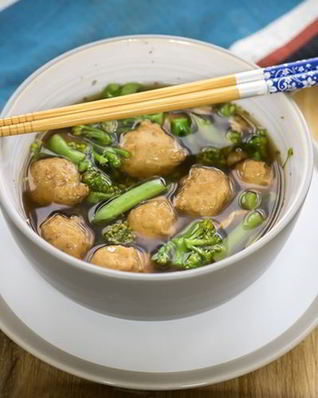 Суп с фрикадельками и спаржей