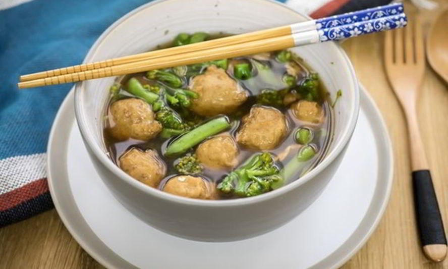 Рецепт супа с фрикадельками и спаржей