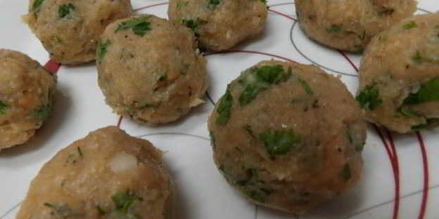 суп с фрикадельками из семги и шпинатом