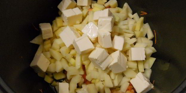 суп с курицей и плавленным сыром в мультиварке