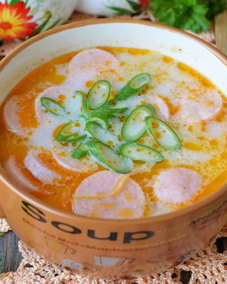 Суп с квашеной капустой и сосисками