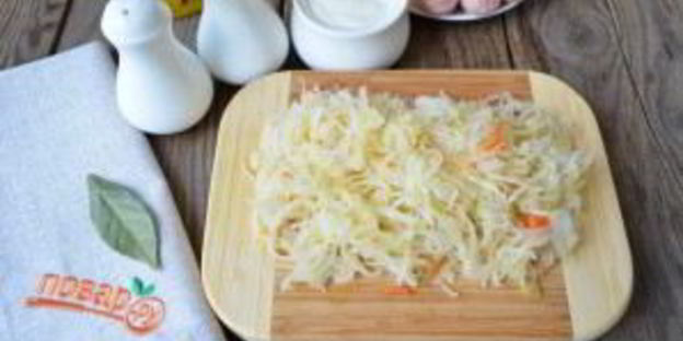 суп с квашеной капустой и сосисками