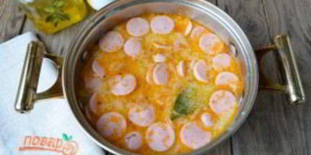 суп с квашеной капустой и сосисками