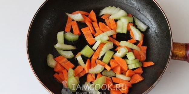 суп с замороженными лесными грибами и вермишелью