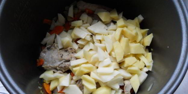 суп со свининой и кукурузной крупой в мультиварке