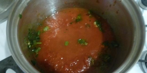 томатно-сельдерейный суп с рыбой