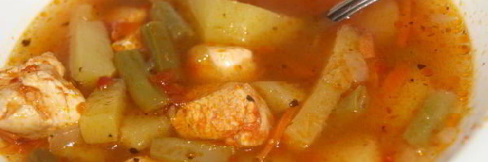 Томатный куриный суп со стручковой фасолью