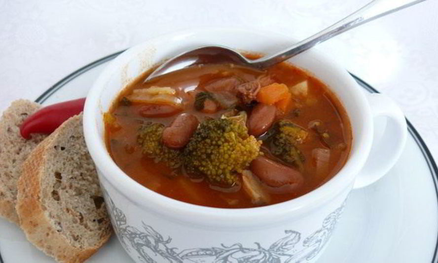 Рецепт томатного супа с фасолью и брокколи