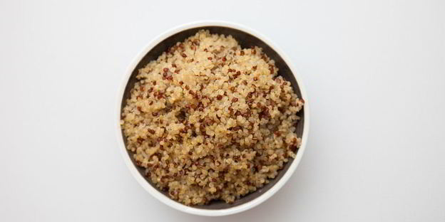 томатный суп с фрикадельками из киноа