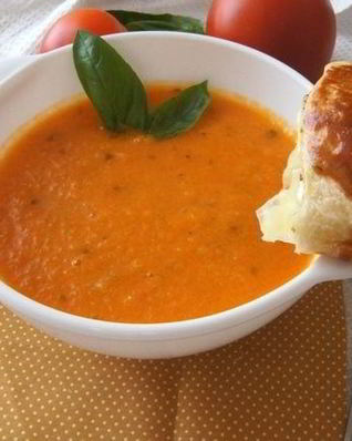 Томатный суп с морковью и базиликом