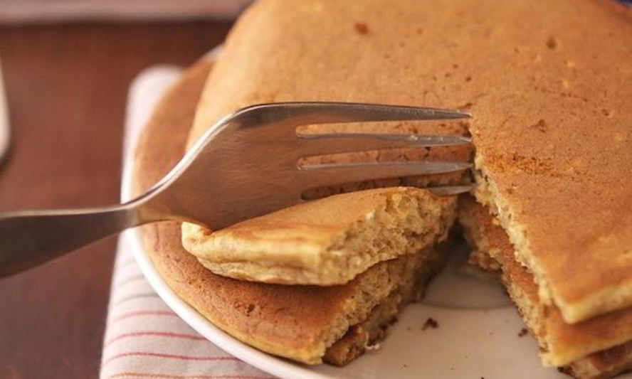 Рецепт банановых блинов с овсяными хлопьями и протеином