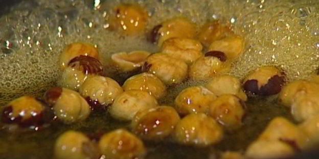 бисквитные блины с медово-ореховой начинкой