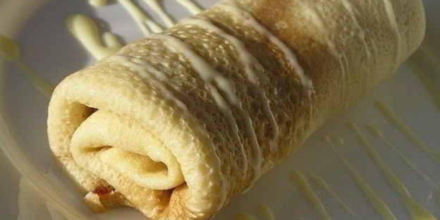 блинчики с маскарпоне, малиной и белым шоколадом