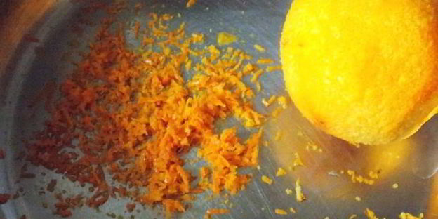 блинчики с творогом, изюмом и апельсиновой цедрой