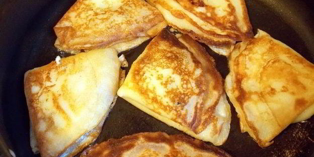 блинчики с творогом, изюмом и апельсиновой цедрой