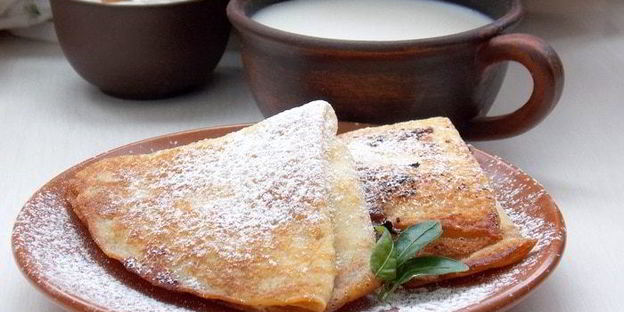 блинчики с творогом, изюмом и апельсиновой цедрой