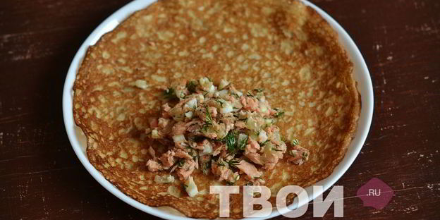 блины с рыбой